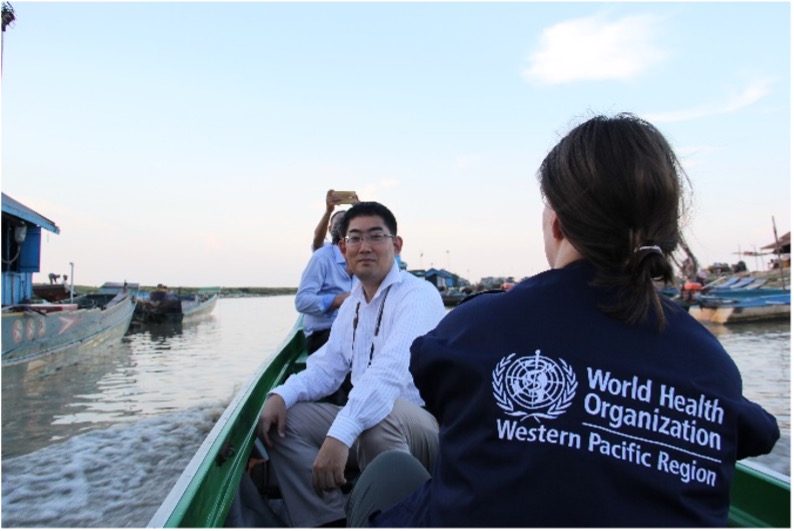 レンサップ湖の水上コミュニティへの訪問