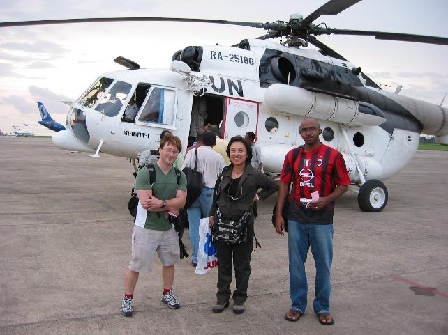 国連のヘリで移動