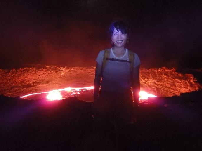 エチオピア・エルタアレ火山の火口